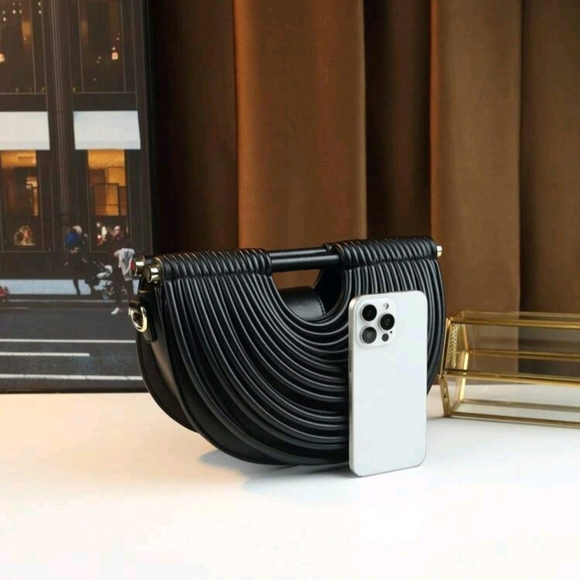 Elegant Silver Clutch Bag - Picture 11 of 16